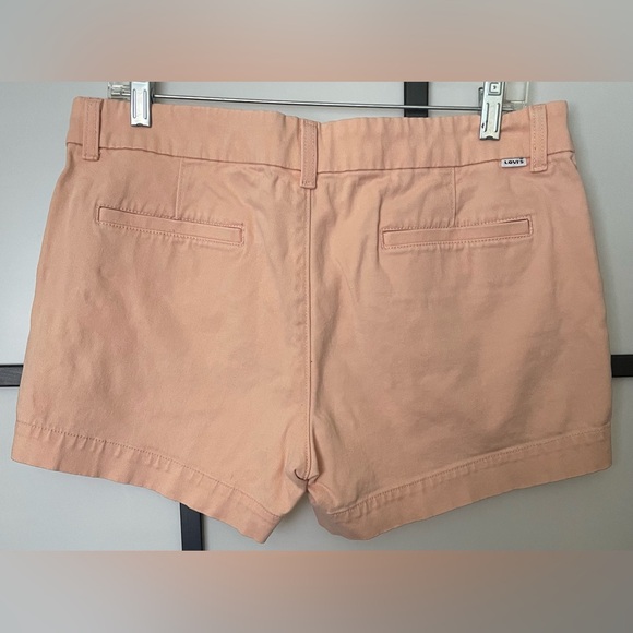 Levi’s Peach Shorts With 2 Side Pockets 2 Back Pockets - Picture 2 of 4